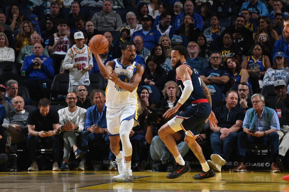 举着标语并 举着标语并